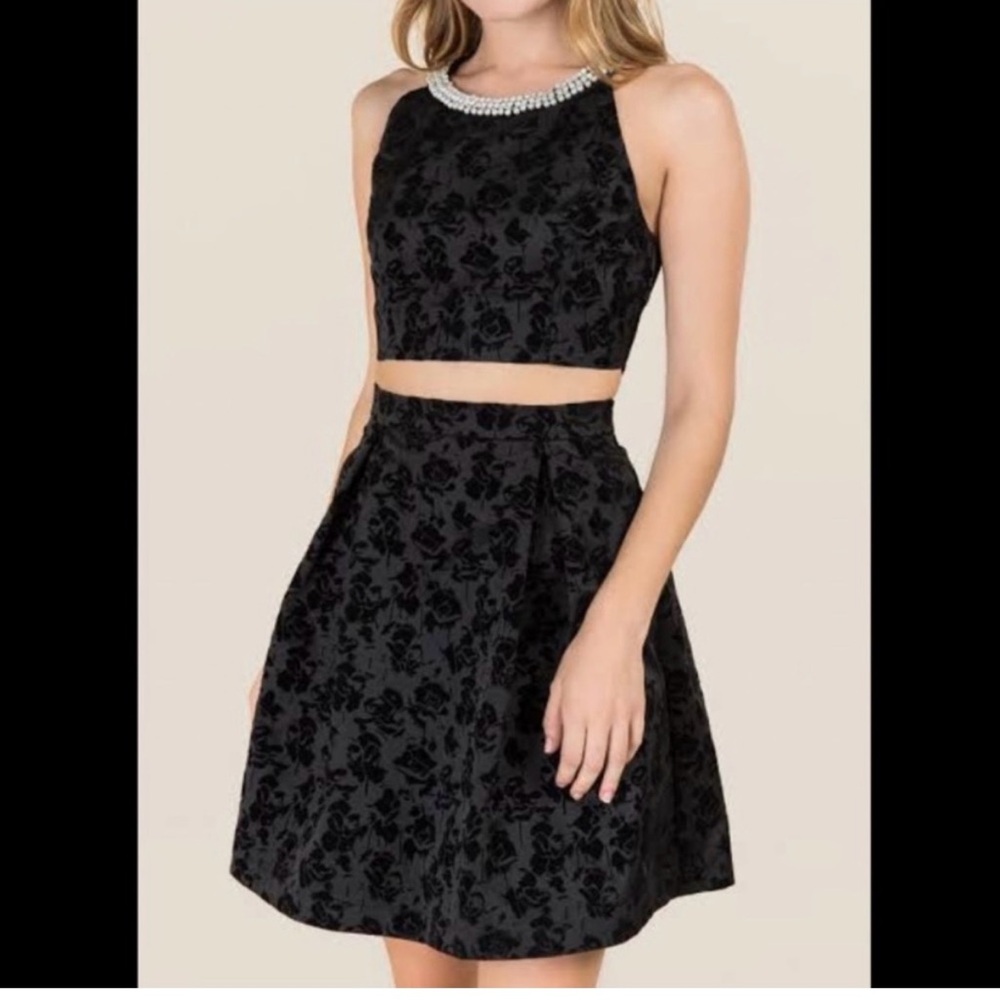 Francesca's Collections Black Jacquard Floral Dress